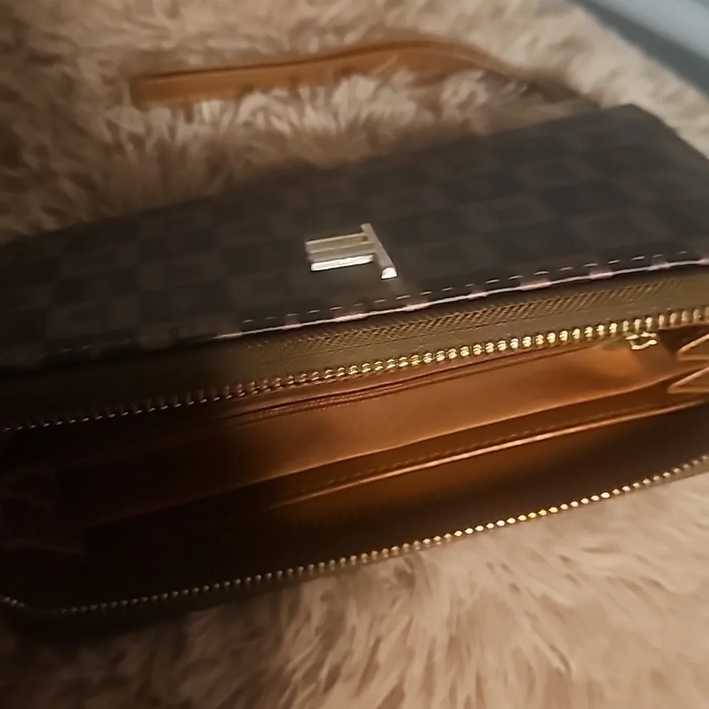 Wallet - Picture 2 of 3